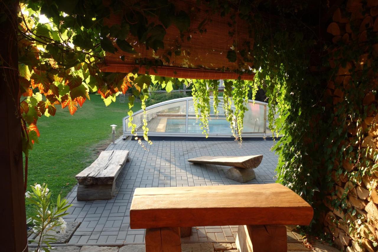 Pod Lipou Hotel Dolni Brusnice Bagian luar foto