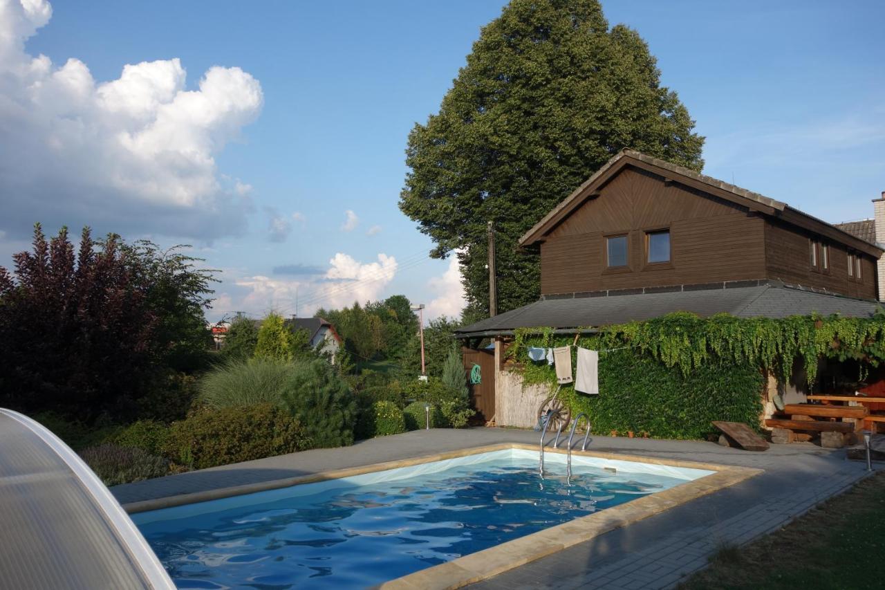 Pod Lipou Hotel Dolni Brusnice Bagian luar foto