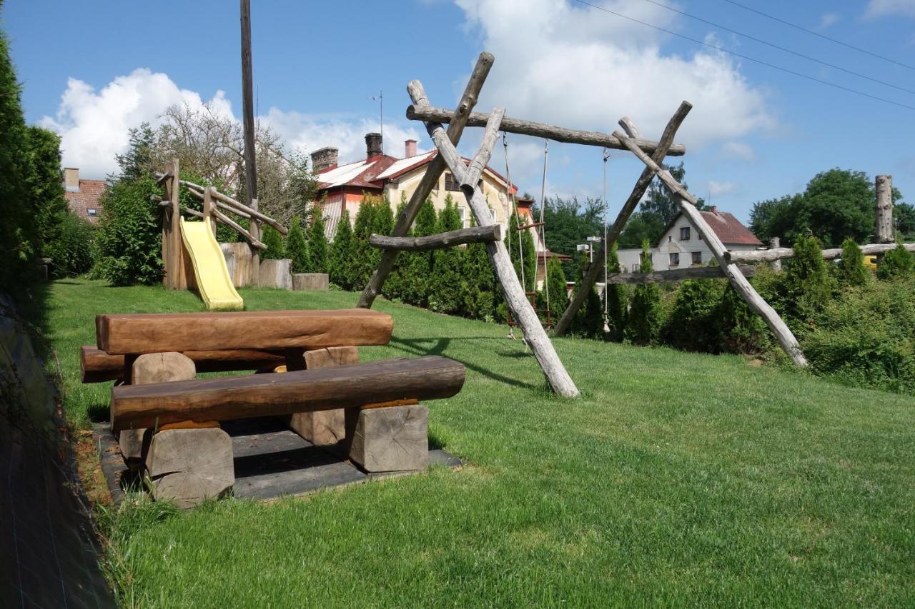 Pod Lipou Hotel Dolni Brusnice Bagian luar foto