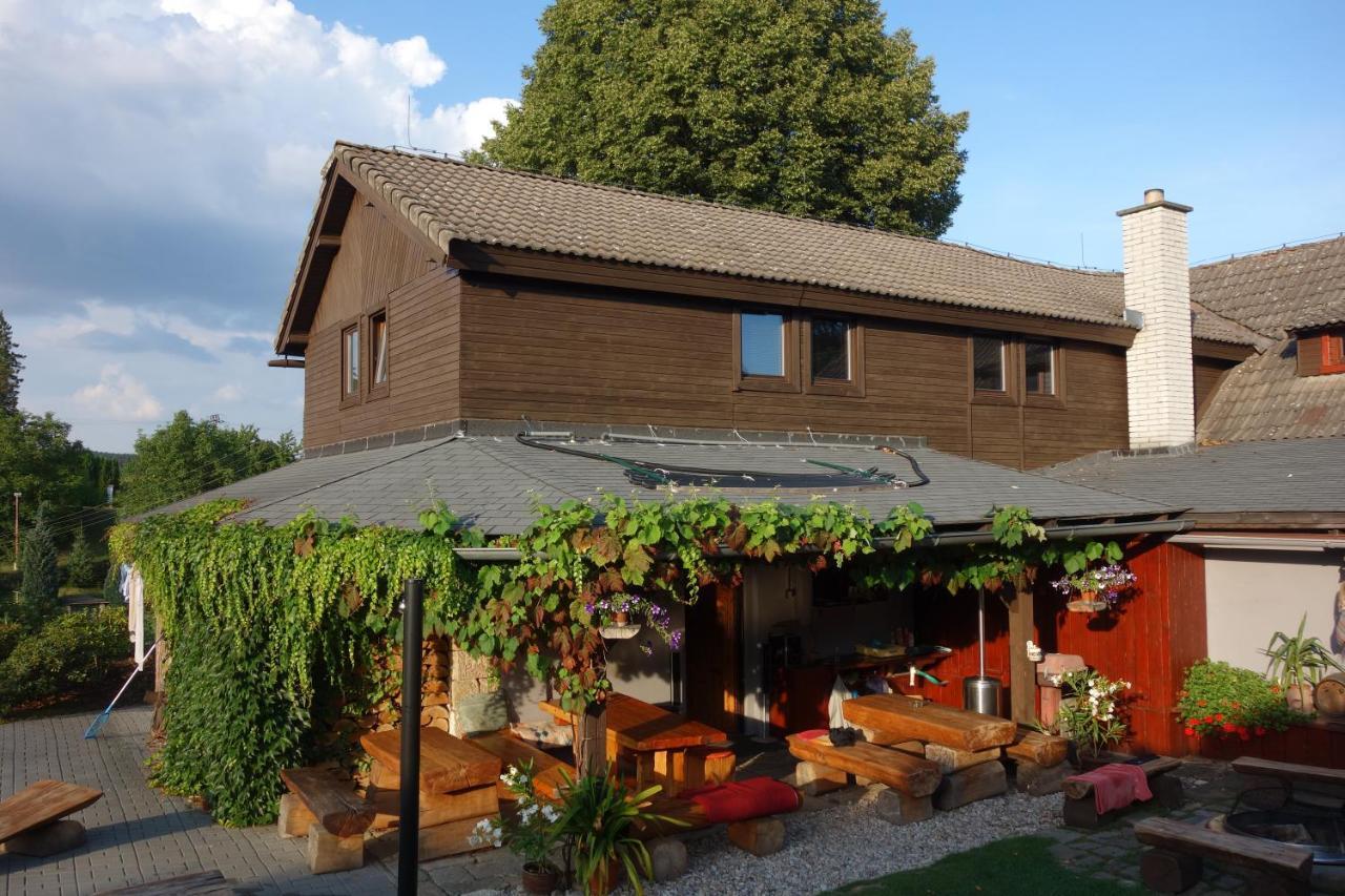 Pod Lipou Hotel Dolni Brusnice Bagian luar foto