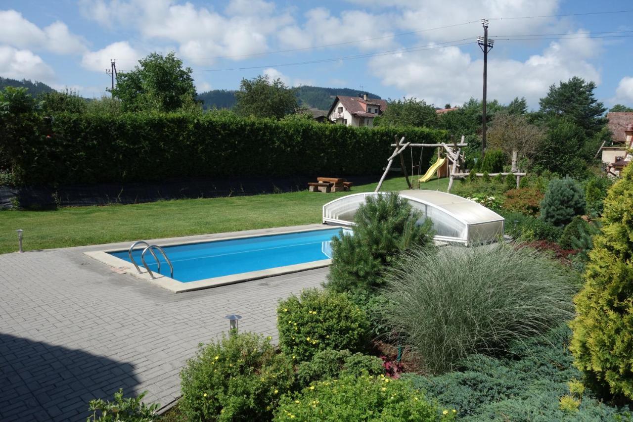 Pod Lipou Hotel Dolni Brusnice Bagian luar foto