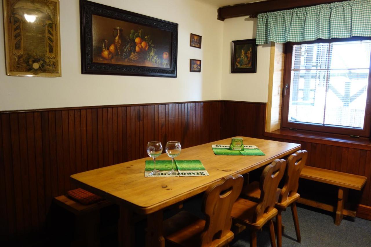 Pod Lipou Hotel Dolni Brusnice Bagian luar foto
