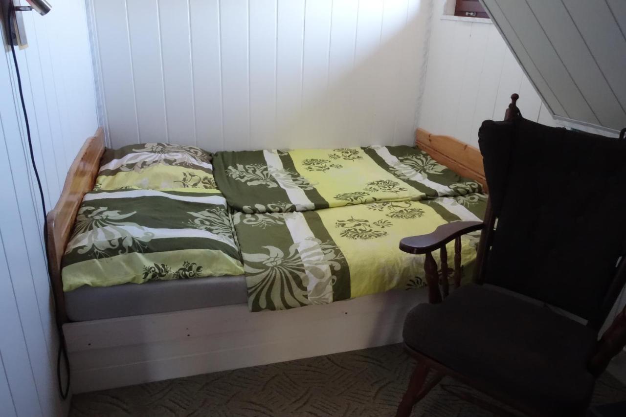 Pod Lipou Hotel Dolni Brusnice Bagian luar foto